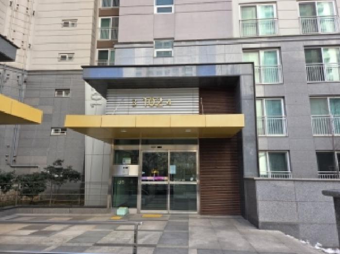 해당 부동산 공동 출입구 모습