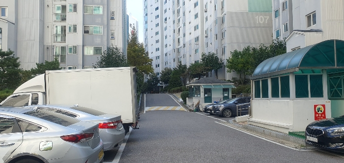 본건이 소재한 건물 주위 전경①