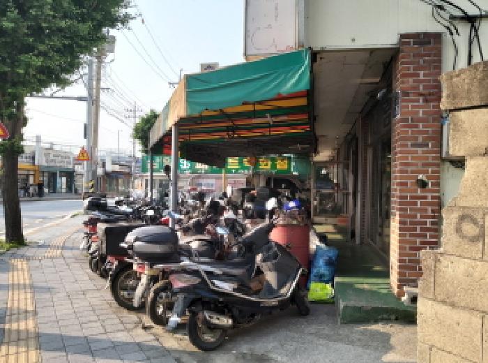 * 본건 목적물 전경(점포-맘보오토바이)