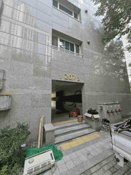 공동출입문