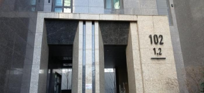 102동 출입구