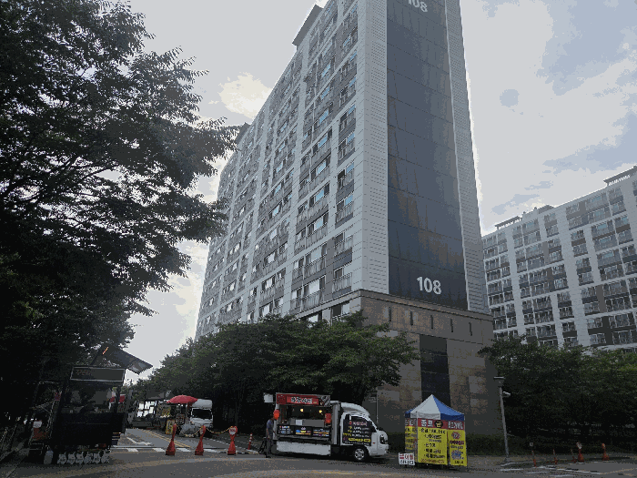 108동 측후면