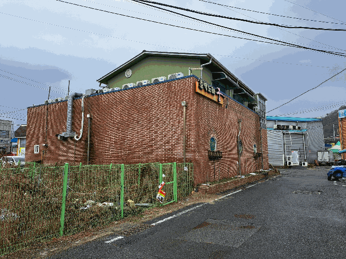 대상물건1 및 그 지상 건물 등(후면부)