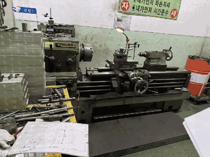 기계기구(28)