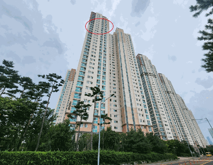 본건이 속한 건물의 전경