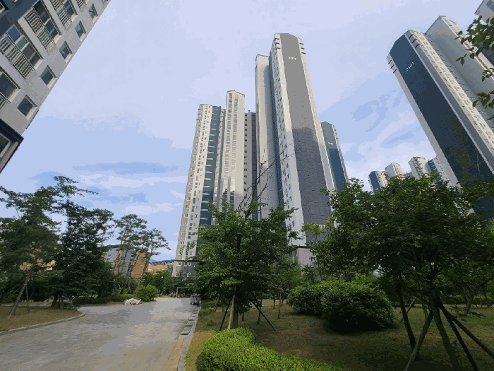 본건 소재 건물 전경