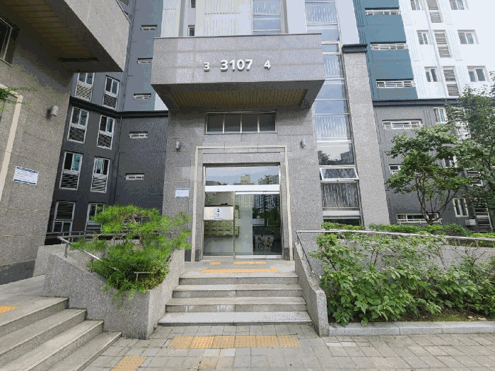 공동 출입문 전경