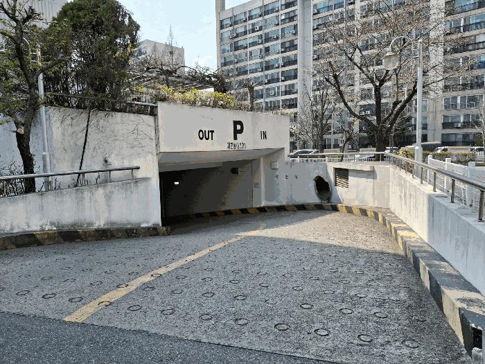 주차장 입구