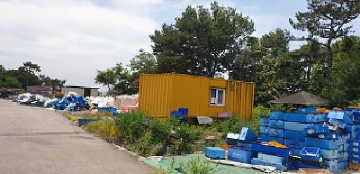8번 부동산 서측 지상 제시외 컨테이너 1동 모습