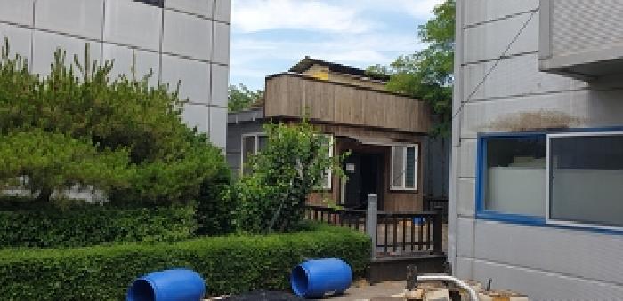 6번 부동산 건물 모습
