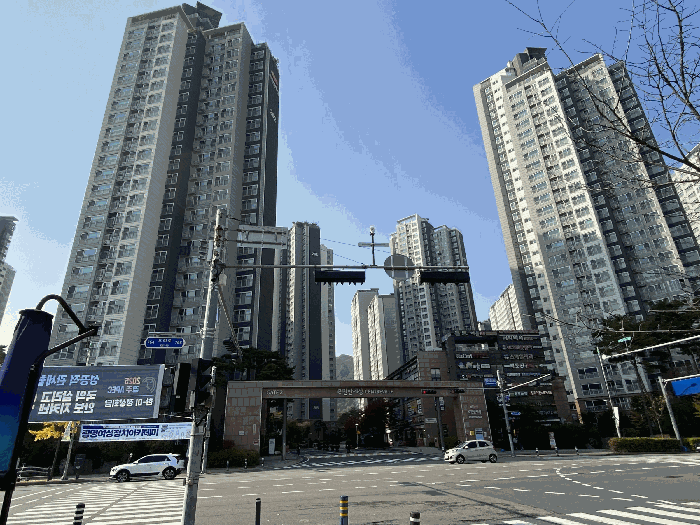 아파트단지 출입구