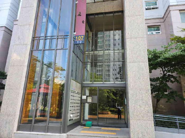 107동 공동 출입문