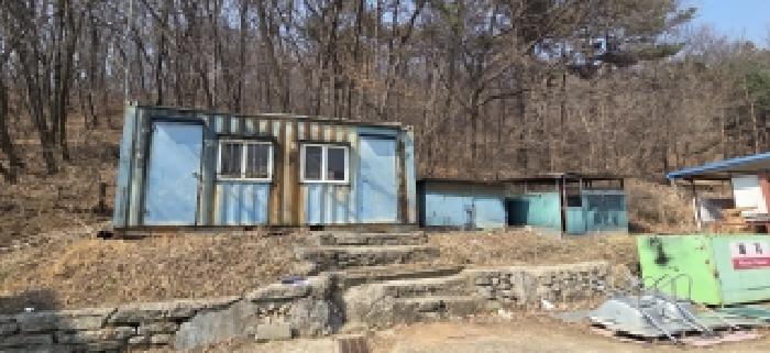 목록1.지상 경계부근 제시외 컨테이너1동, 닭장2개, 폐지야적장, 자재 창고 전경(1)