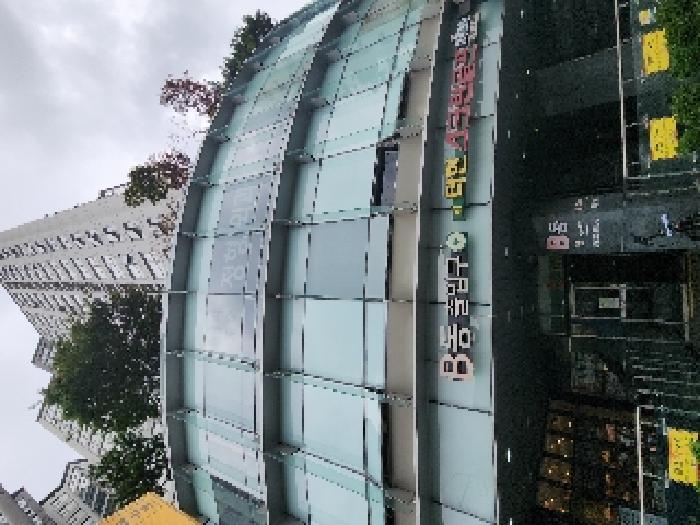 본 건 전경
