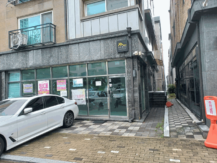[출입구 전경]