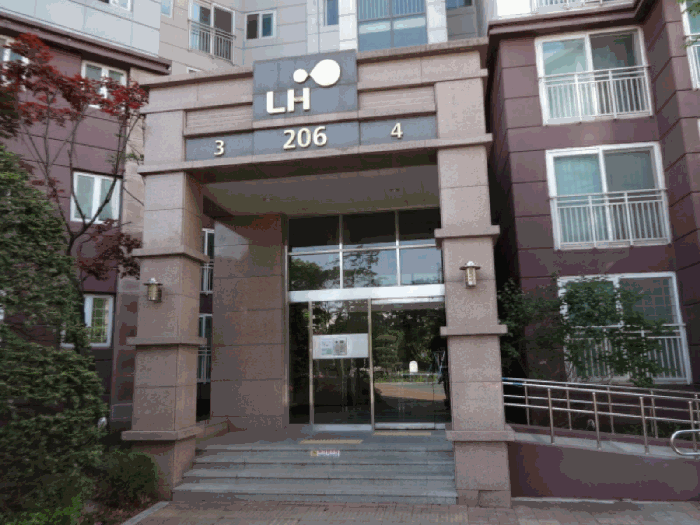 1층 출입구(기