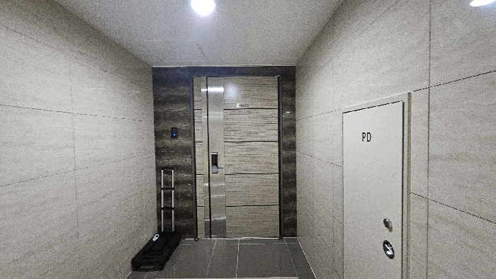 본건출입구