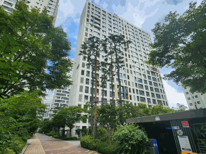 대상물건 소재 건물 전경
