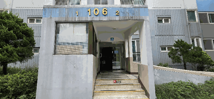 동출입구