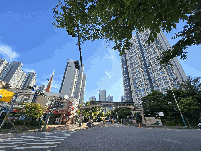 본건 단지 입구 전경