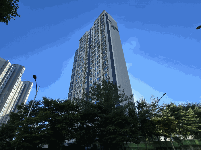 본건 소재 건물 전경