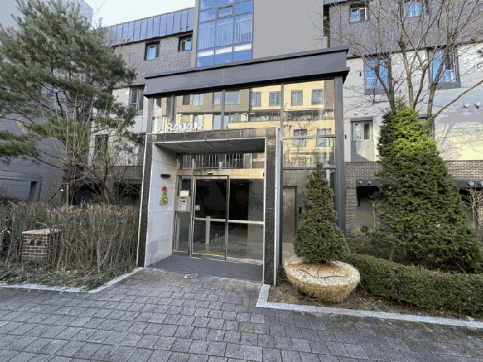 본건 전경(1층 출입구)