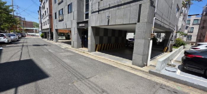 본건 및 주변, 1층 주차장