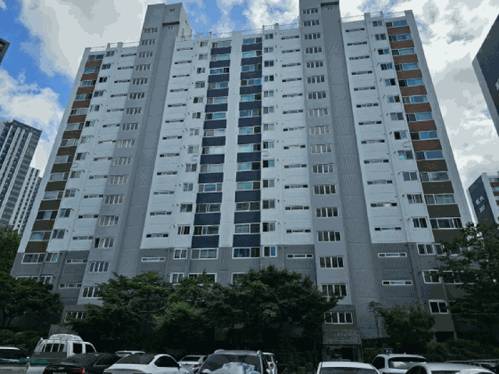 본건 건물 후면 전경
