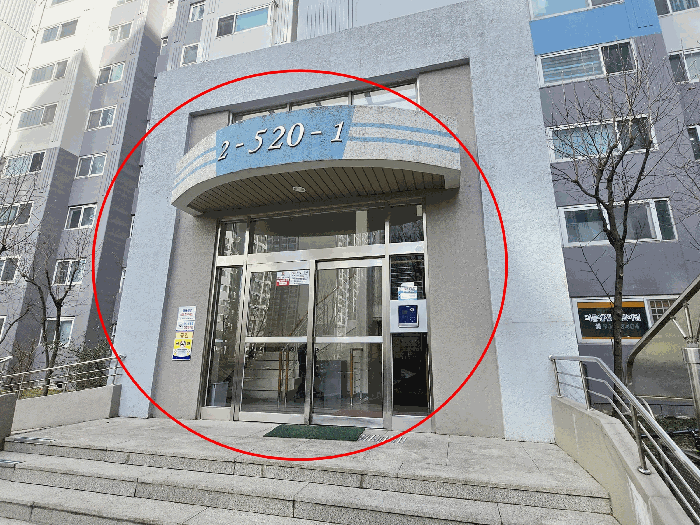본건 공동현관(1-2호라인)
