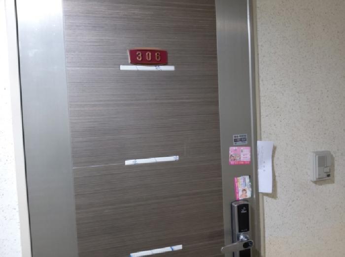 * 본건 목적물 전경(306호 현관문)