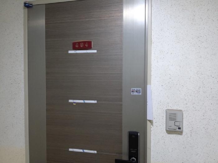 * 본건 목적물 전경(404호 현관문)