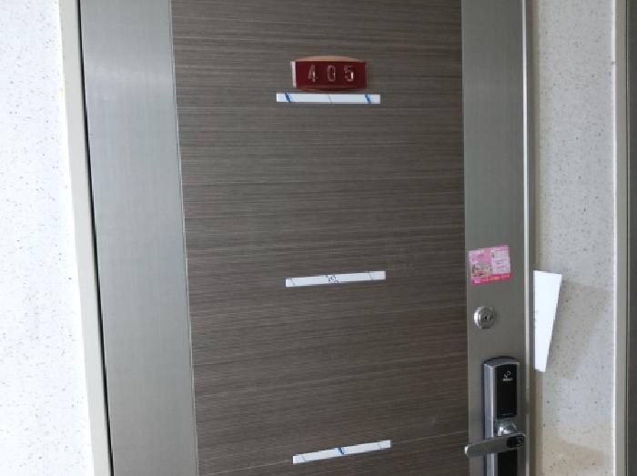 * 본건 목적물 전경(405호 현관문)