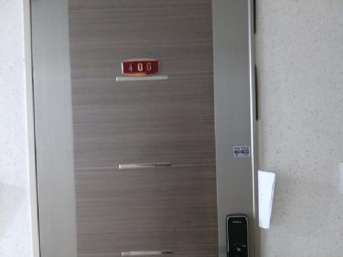 * 본건 목적물 전경(406호 현관문)