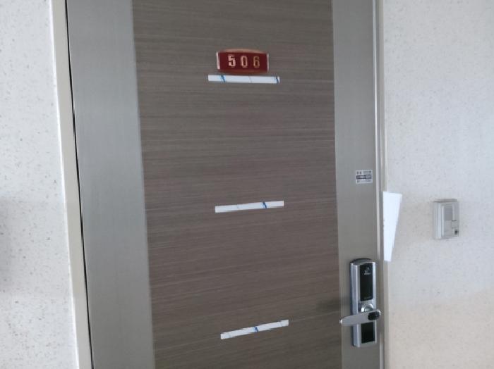 * 본건 목적물 전경(506호 현관문)
