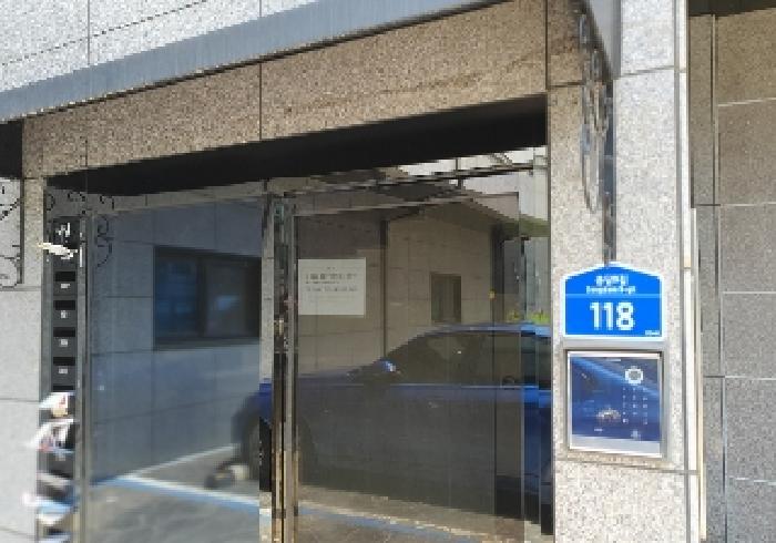 표시 목록 2번 건물 도로명 주소 및 공동 출입문 