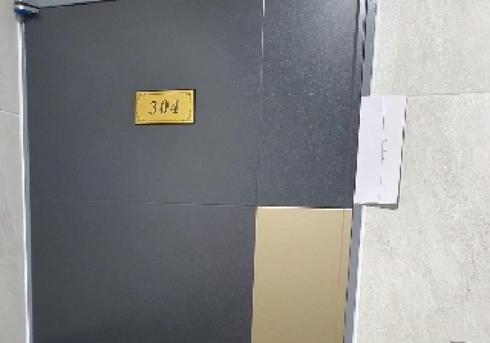3층 304호 출입문 