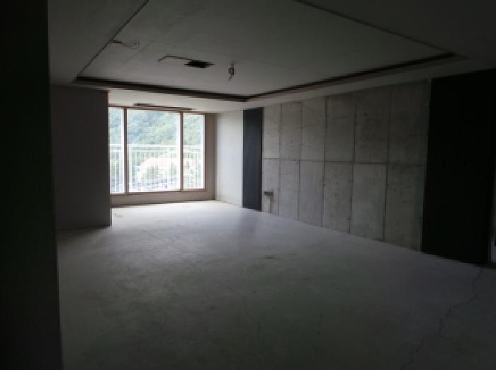 기호 19번(7층 702호) 내부
