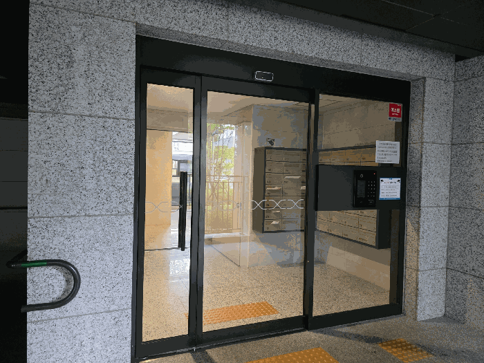 아파트 동 출입구