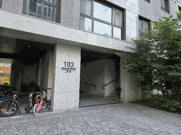 아파트 동 출입구