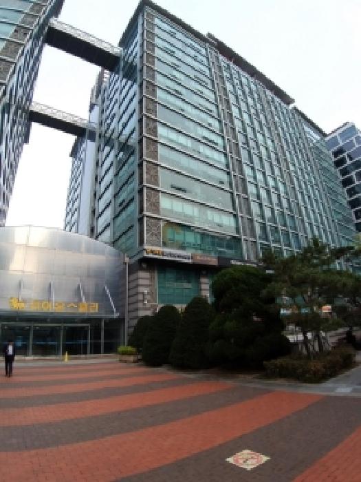 건물 전경