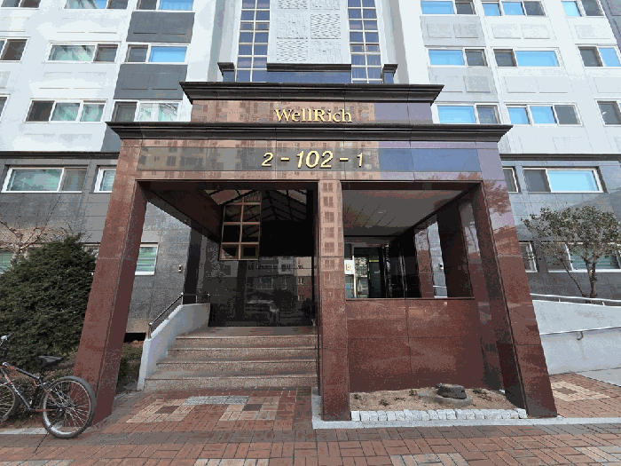 본건 출입구