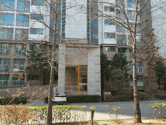 본건(1) 출입구