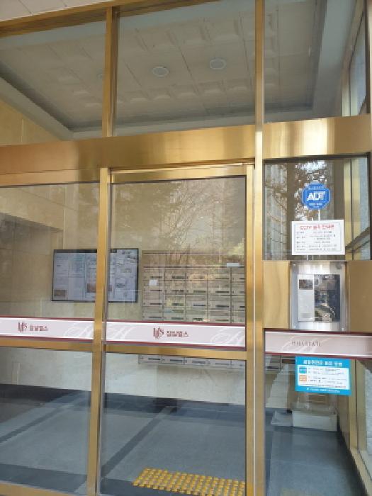 출입구 2