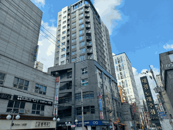 본건 소재 건물 전경