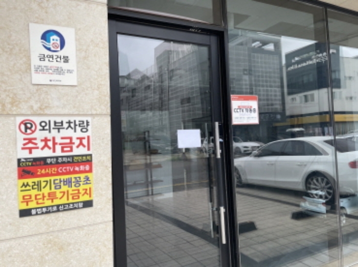 1층 출입문