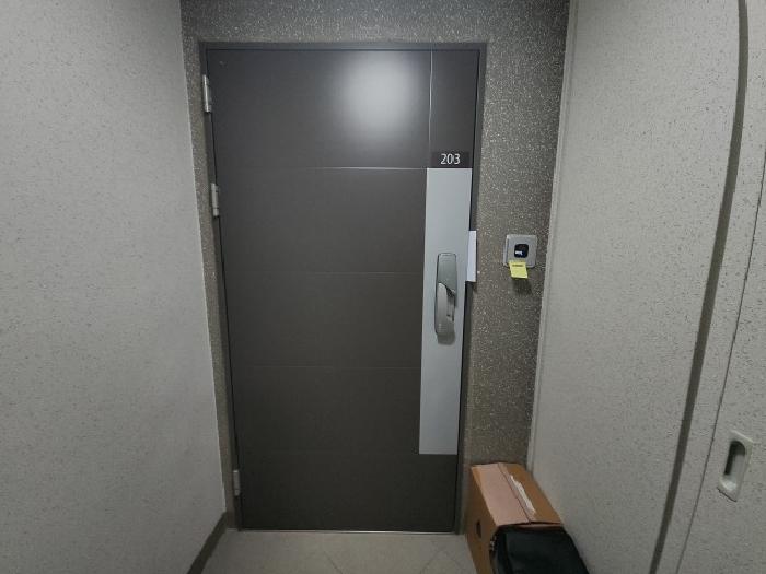 출입문 및 안내장