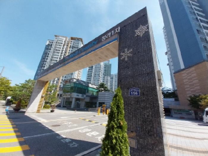 아파트 정문