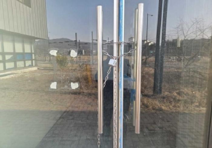 목록 3번 공장 출입문