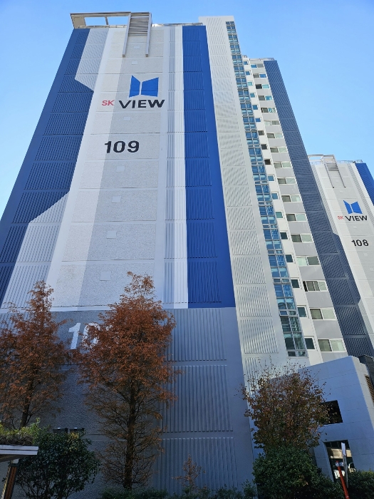 [본건 전경과 부근상황--북측에서 촬영]