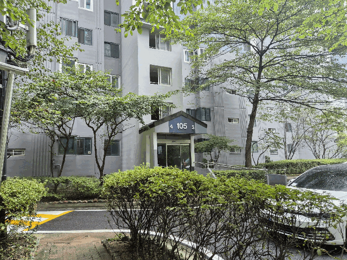 본건 출입구